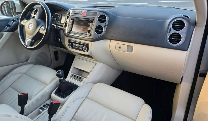 VOLKSWAGEN Tiguan  | FWD (przód) | Manualna | 140 KM | Srebrny full