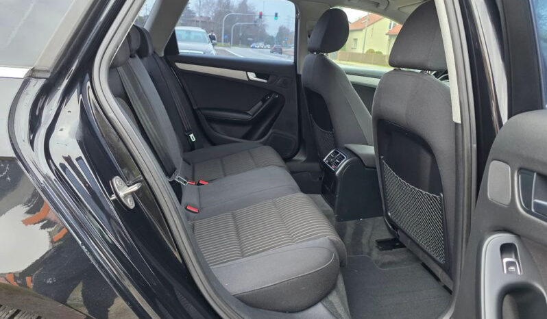 AUDI A4 Avant | FWD (przód) | Automatyczna | 143 KM | Czarny full