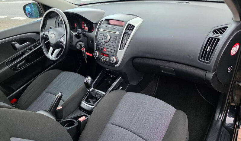 KIA Ceed  | FWD (przód) | Manualna | 128 KM | Czarny full