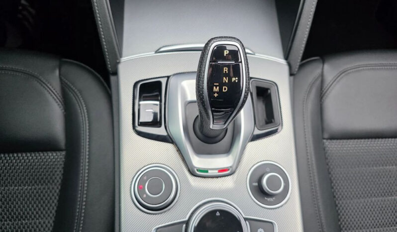 ALFA ROMEO Stelvio  | 4×4 (stały) | Automatyczna | 190 KM | Fioletowy full