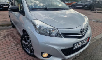 Toyota Yaris  | Fwd (Przód) | Manualna | 99 Km | Srebrny