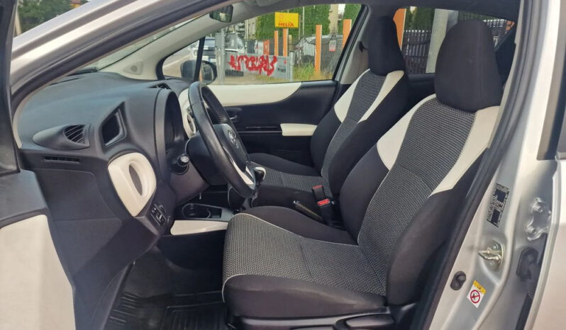 TOYOTA Yaris  | FWD (przód) | Manualna | 99 KM | Srebrny full
