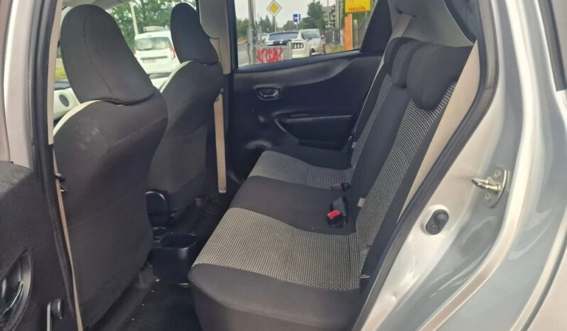 TOYOTA Yaris  | FWD (przód) | Manualna | 99 KM | Srebrny full
