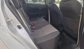 TOYOTA Yaris  | FWD (przód) | Manualna | 99 KM | Srebrny full