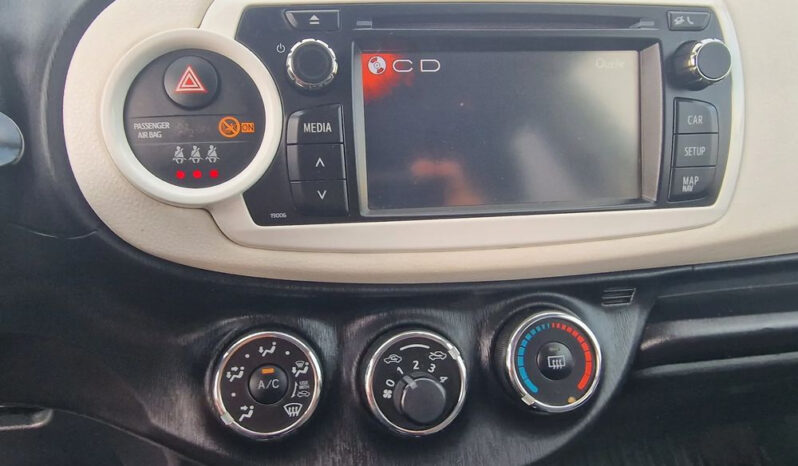 TOYOTA Yaris  | FWD (przód) | Manualna | 99 KM | Srebrny full