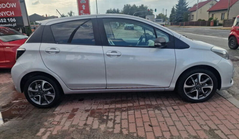 TOYOTA Yaris  | FWD (przód) | Manualna | 99 KM | Srebrny full