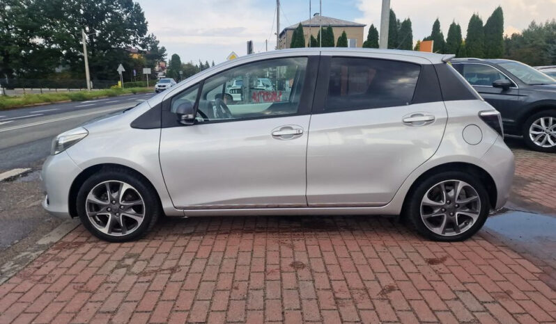 TOYOTA Yaris  | FWD (przód) | Manualna | 99 KM | Srebrny full