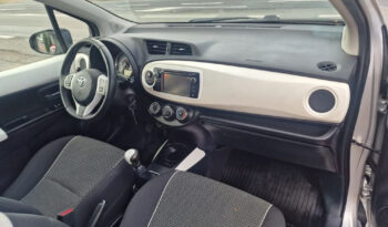 TOYOTA Yaris  | FWD (przód) | Manualna | 99 KM | Srebrny full