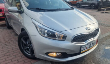 Kia Ceed  | Fwd (Przód) | Manualna | 135 Km | Srebrny