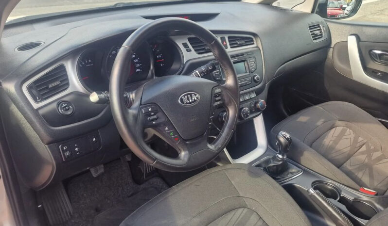 KIA Ceed  | FWD (przód) | Manualna | 135 KM | Srebrny full
