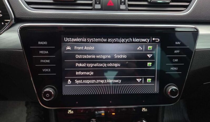 SKODA Superb  | FWD (przód) | Automatyczna | 150 KM | Niebieski full