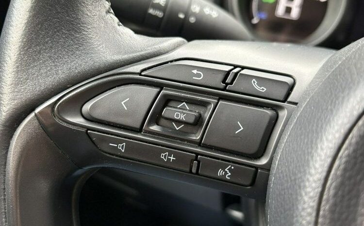 TOYOTA Yaris Cross | FWD (przód) | Automatyczna | 92 KM | Biały full