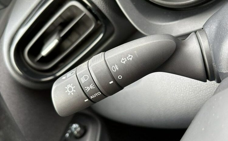 TOYOTA Yaris Cross | FWD (przód) | Automatyczna | 92 KM | Biały full