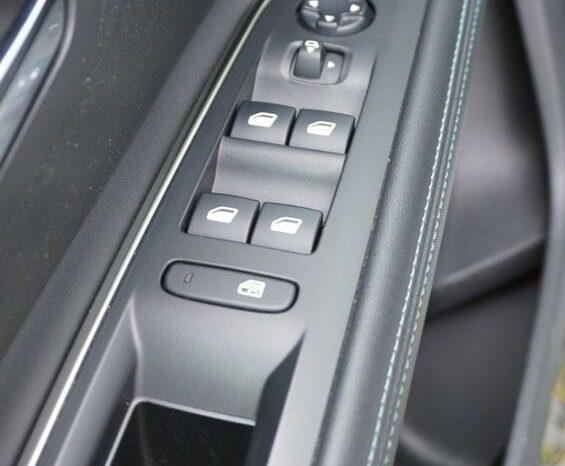 PEUGEOT 5008  | FWD (przód) | Manualna | 130 KM | Biały full