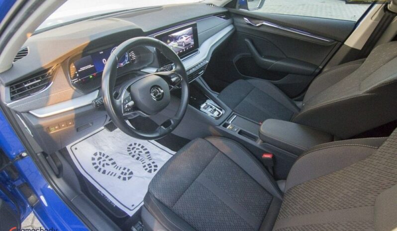 SKODA Octavia  | FWD (przód) | Automatyczna | 150 KM | Niebieski full