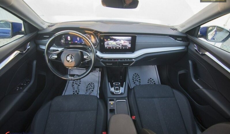 SKODA Octavia  | FWD (przód) | Automatyczna | 150 KM | Niebieski full