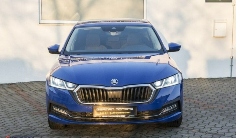 SKODA Octavia  | FWD (przód) | Automatyczna | 150 KM | Niebieski full