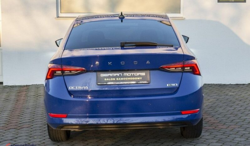 SKODA Octavia  | FWD (przód) | Automatyczna | 150 KM | Niebieski full