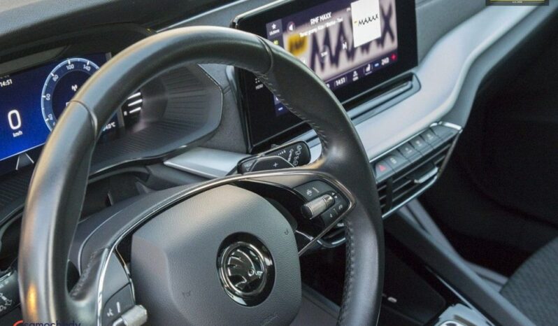 SKODA Octavia  | FWD (przód) | Automatyczna | 150 KM | Niebieski full