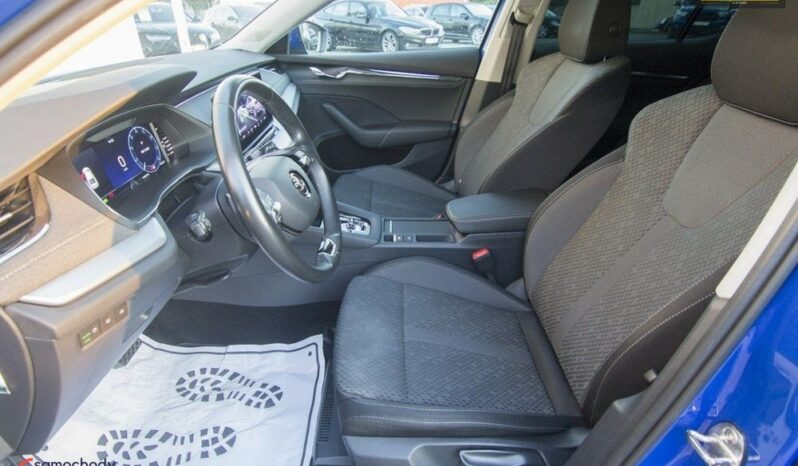 SKODA Octavia  | FWD (przód) | Automatyczna | 150 KM | Niebieski full