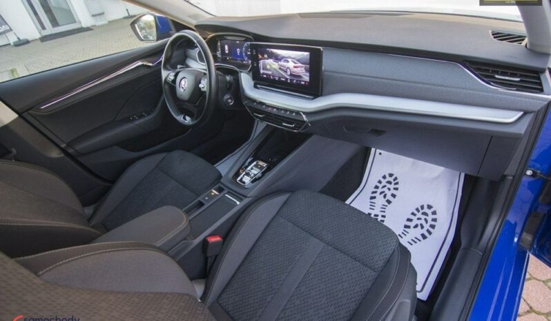 SKODA Octavia  | FWD (przód) | Automatyczna | 150 KM | Niebieski full