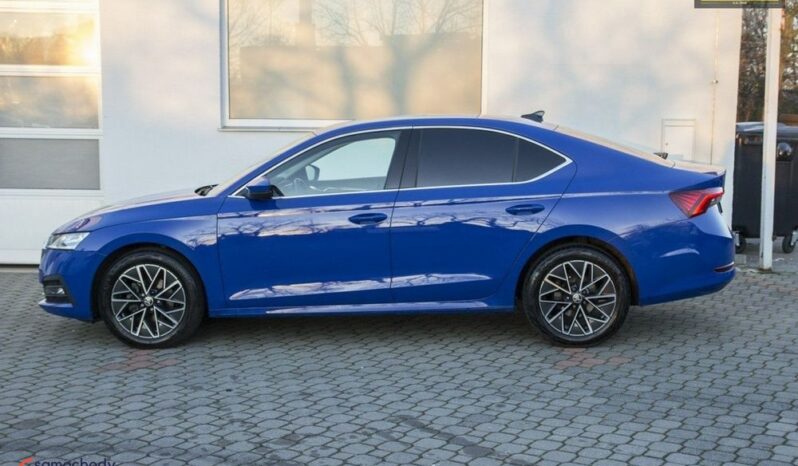 SKODA Octavia  | FWD (przód) | Automatyczna | 150 KM | Niebieski full