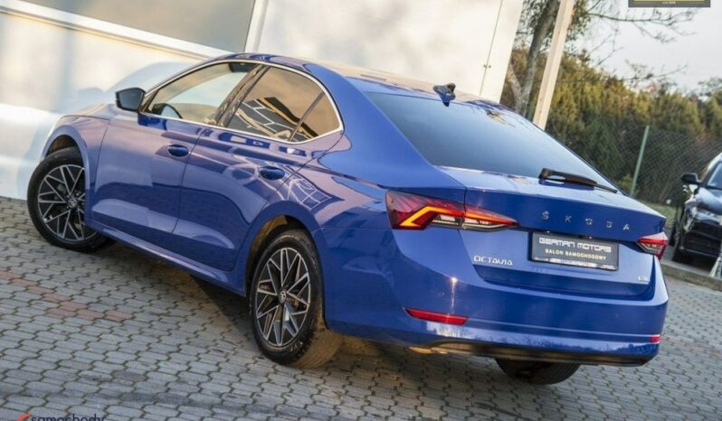 SKODA Octavia  | FWD (przód) | Automatyczna | 150 KM | Niebieski full