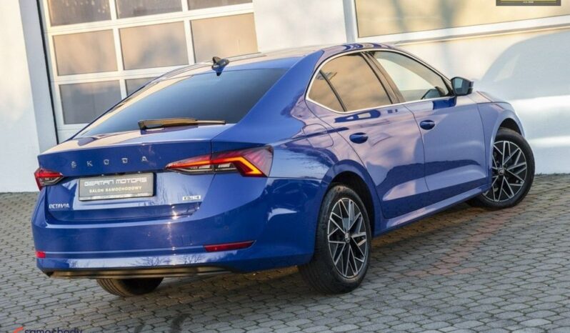 SKODA Octavia  | FWD (przód) | Automatyczna | 150 KM | Niebieski full