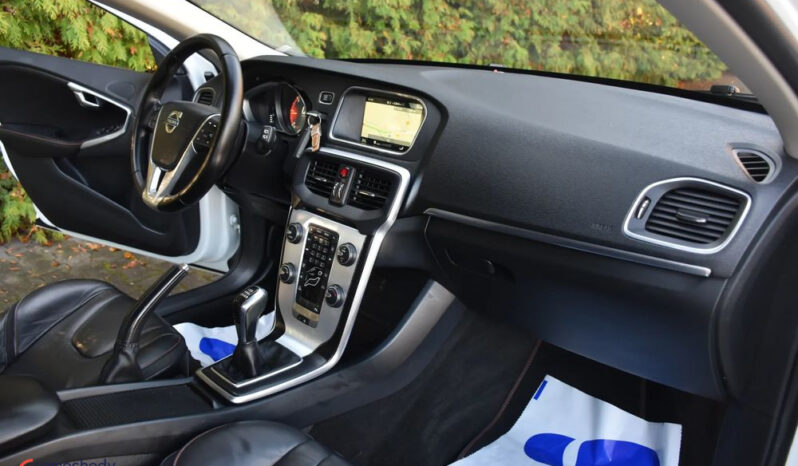 VOLVO V40  | FWD (przód) | Manualna | 120 KM | Biały full