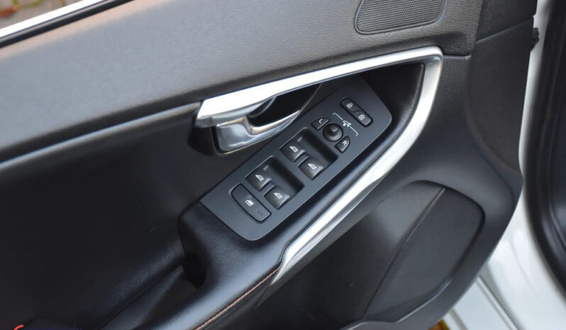 VOLVO V40  | FWD (przód) | Manualna | 120 KM | Biały full