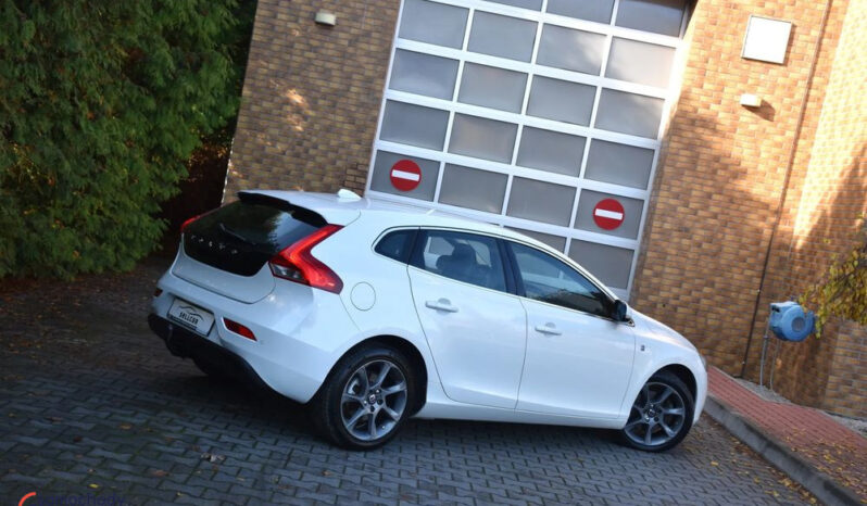 VOLVO V40  | FWD (przód) | Manualna | 120 KM | Biały full