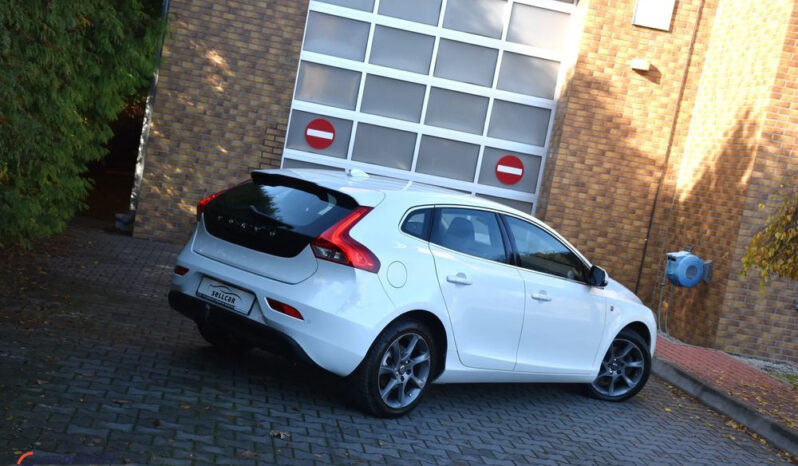 VOLVO V40  | FWD (przód) | Manualna | 120 KM | Biały full