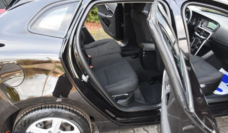 VOLVO V40  | FWD (przód) | Manualna | 120 KM | Czarny full