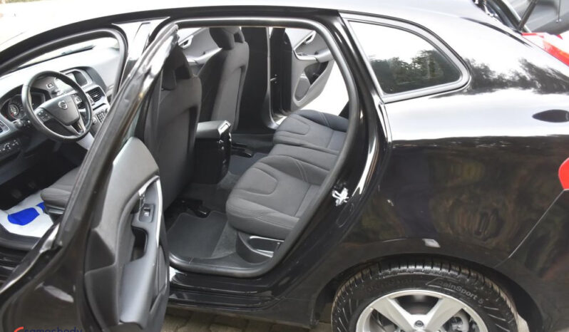 VOLVO V40  | FWD (przód) | Manualna | 120 KM | Czarny full