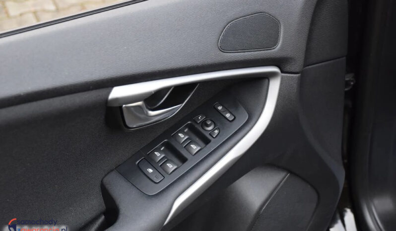 VOLVO V40  | FWD (przód) | Manualna | 120 KM | Czarny full