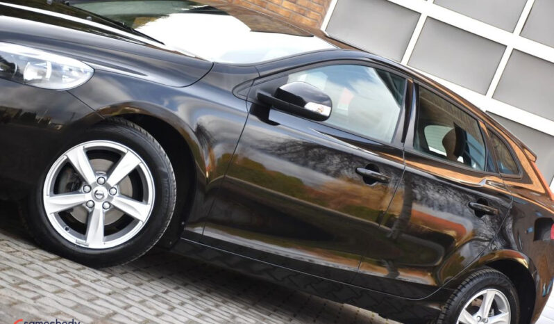 VOLVO V40  | FWD (przód) | Manualna | 120 KM | Czarny full