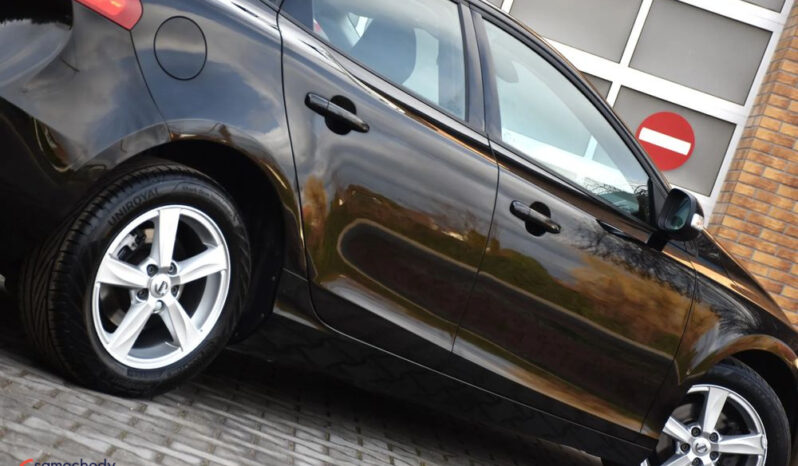 VOLVO V40  | FWD (przód) | Manualna | 120 KM | Czarny full