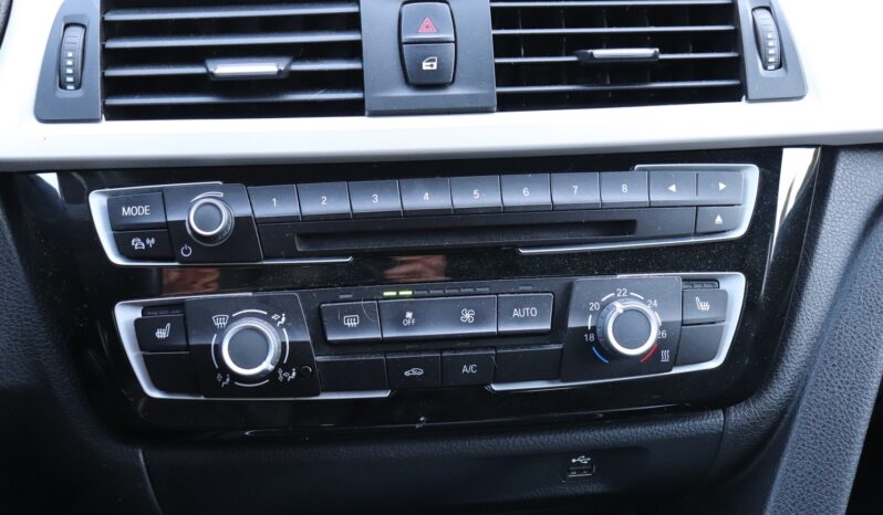 BMW Seria 3 | 2019 | 150 KM | 1995cm3 | Czarny full