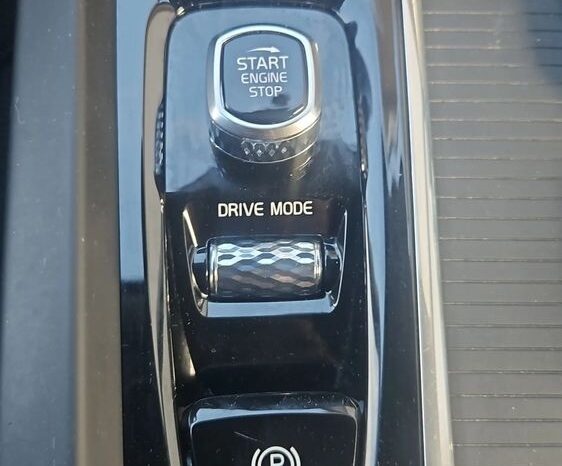 VOLVO XC 60 | FWD (przód) | Automatyczna | 190 KM | Szary full