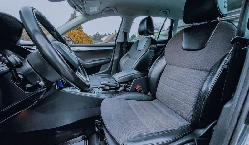SKODA Octavia  | FWD (przód) | Automatyczna | 149 KM | Szary full