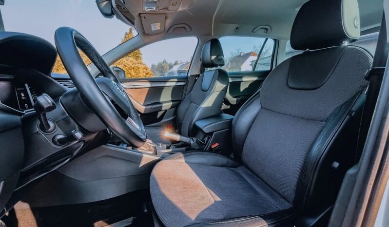 SKODA Octavia  | 4×4 (doł. automatycznie) | Automatyczna | 184 KM | Biały full