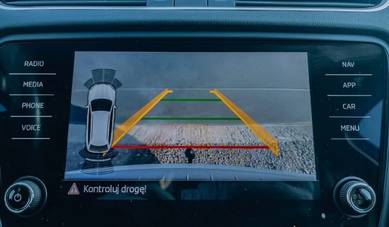 SKODA Octavia  | 4×4 (doł. automatycznie) | Automatyczna | 184 KM | Biały full