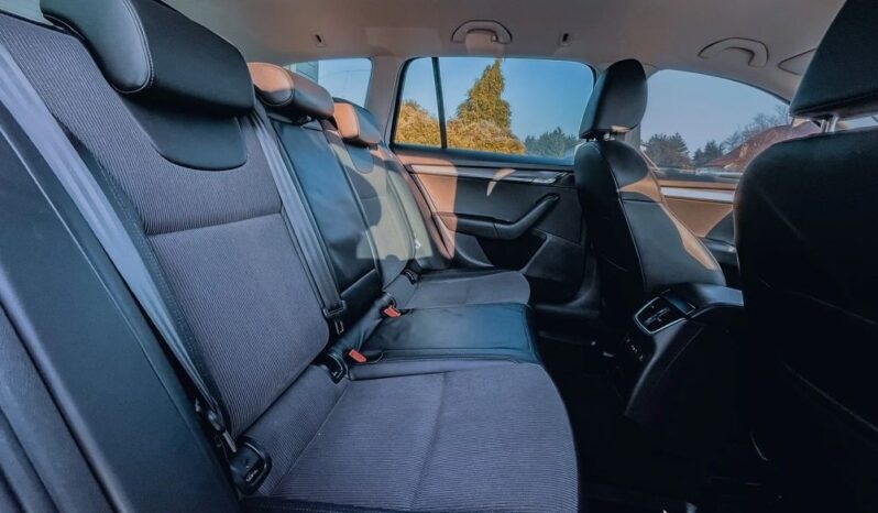 SKODA Octavia  | 4×4 (doł. automatycznie) | Automatyczna | 184 KM | Biały full