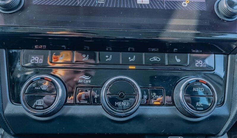 SKODA Octavia  | 4×4 (doł. automatycznie) | Automatyczna | 184 KM | Biały full