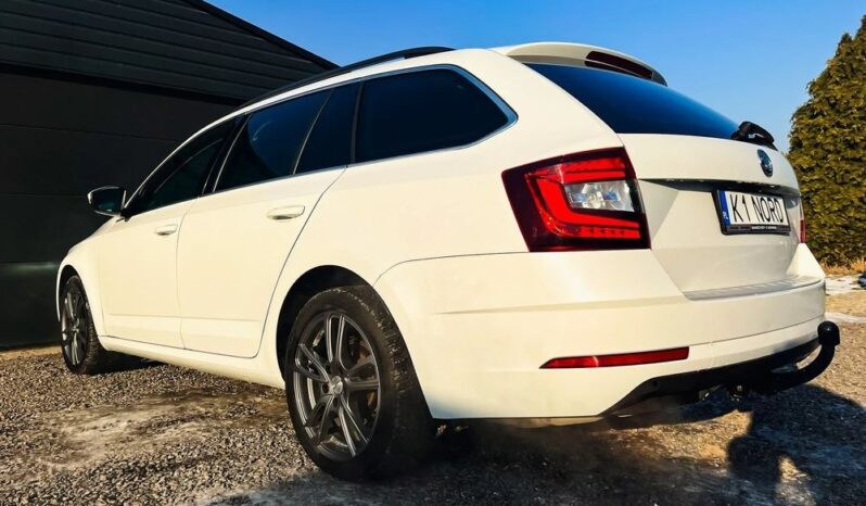 SKODA Octavia  | 4×4 (doł. automatycznie) | Automatyczna | 184 KM | Biały full