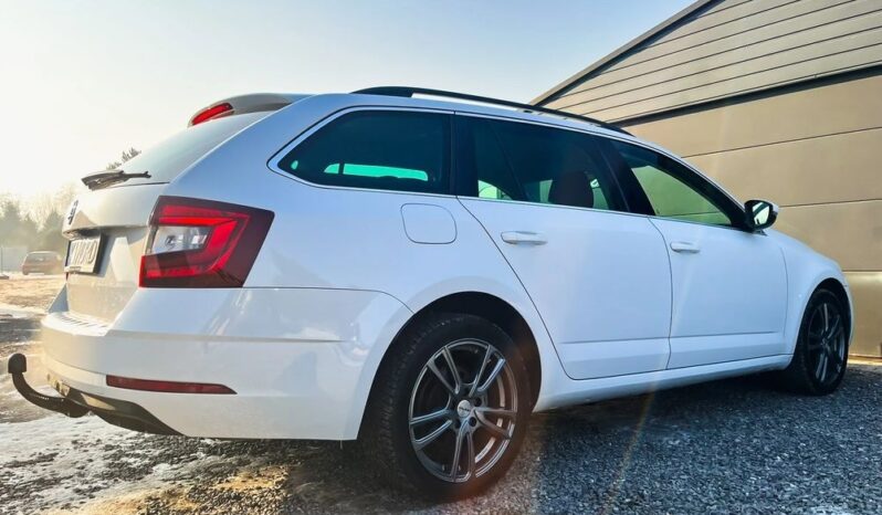 SKODA Octavia  | 4×4 (doł. automatycznie) | Automatyczna | 184 KM | Biały full