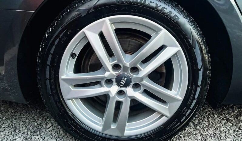 AUDI A4 Avant | 4×4 (doł. automatycznie) | Automatyczna | 190 KM | Czarny full