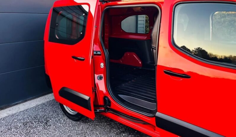 PEUGEOT Partner  | FWD (przód) | Automatyczna | 131 KM | Czerwony full