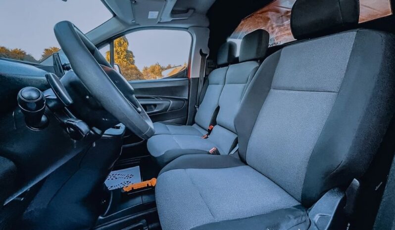 PEUGEOT Partner  | FWD (przód) | Automatyczna | 131 KM | Czerwony full