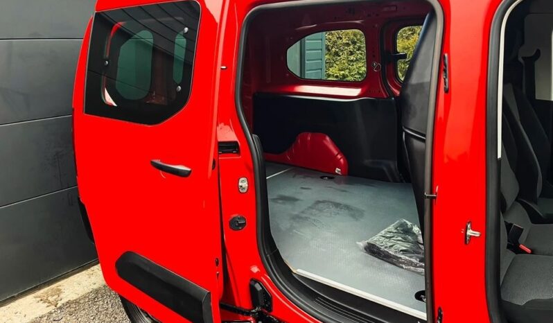 PEUGEOT Partner  | 4×4 (doł. ręcznie) | Manualna | 131 KM | Czerwony full